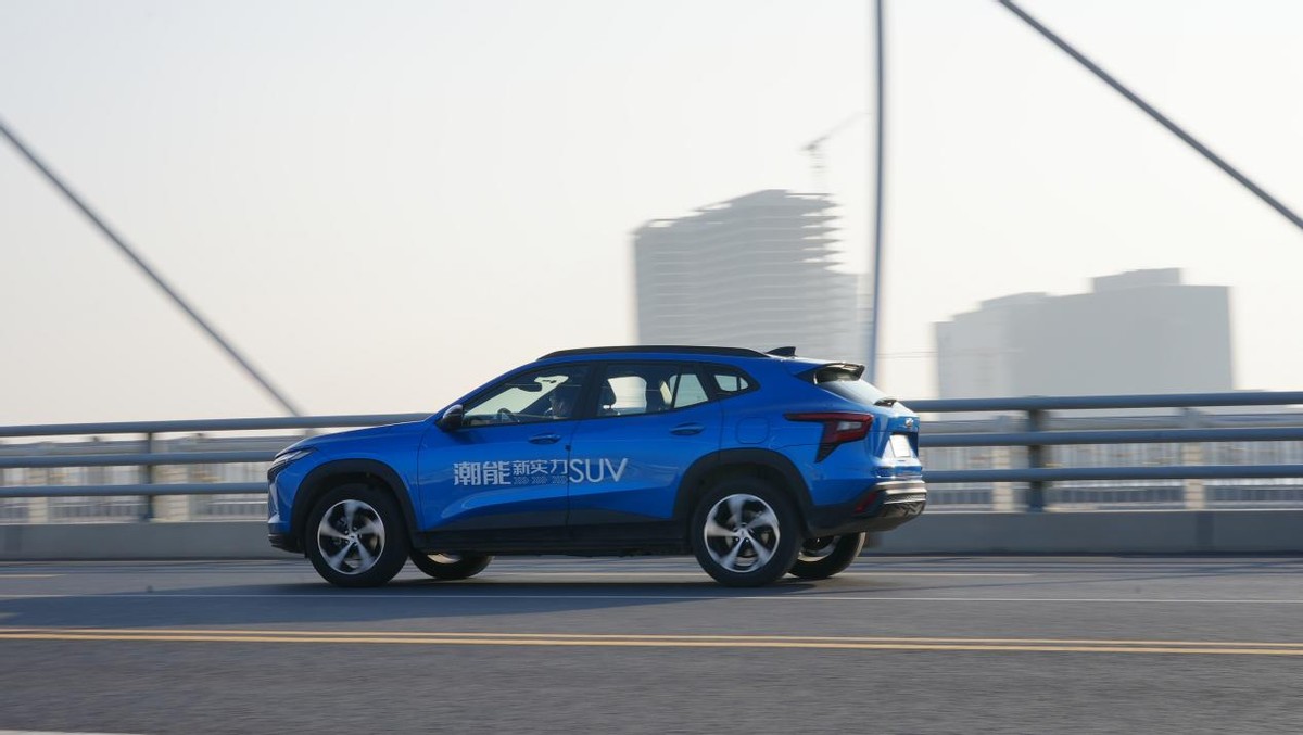 试驾雪佛兰科迈罗锋芒版,雪佛兰科迈罗潮智版和蜂巢版