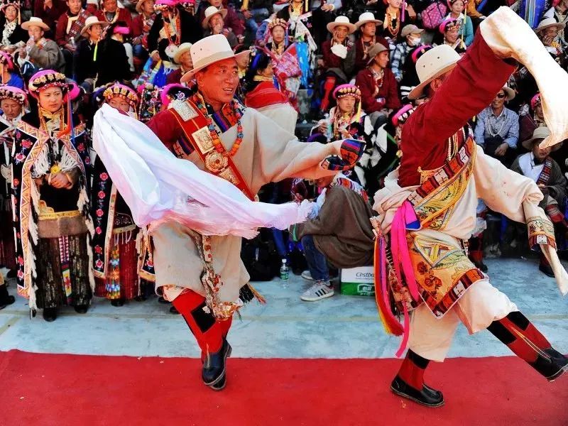 火出了圈,甘孜文旅局长化身侠客火出圈