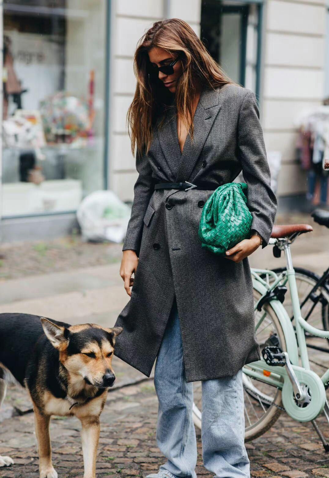 大衣穿搭女秋冬高级感收腰,秋冬不臃肿长款