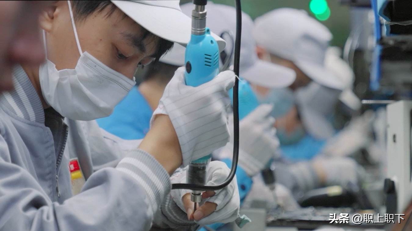 深圳22岁打工妹辞职考程序员后薪水比工厂还低，揭秘五种职业内幕