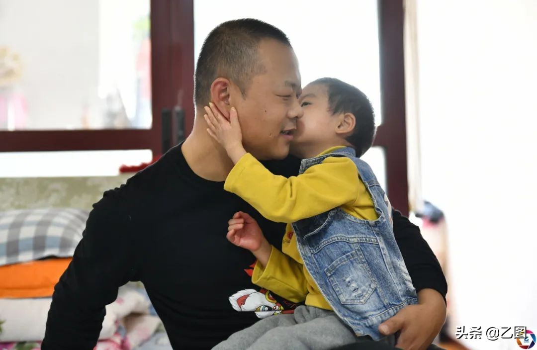 七岁儿子二次移植白血病妈妈,男童患癌2年扛过2次移植后复发