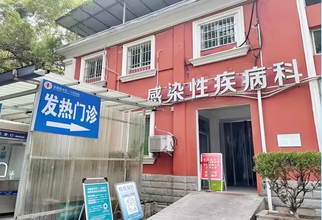 市三院发热门诊强化“哨点”作用，有效筑牢疫情“防控墙”