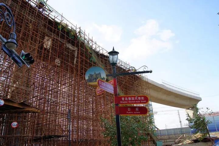 遂宁男子十年蜗居桥洞研究彩票,四川老汉研究彩票住桥洞
