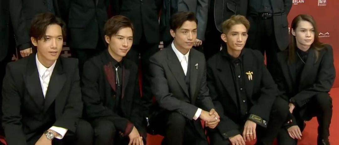 都红成顶流了，怎么一个赛一个丑？