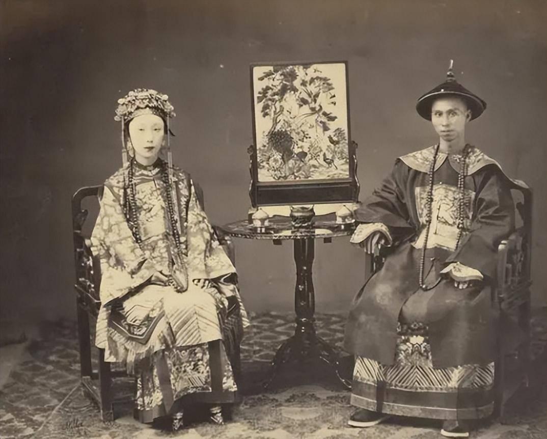 日军日记：*安妇慰**不服从管教，我很愤怒，用*刀刺**插入她的*体下**