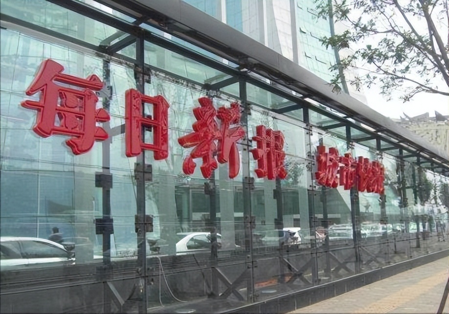 第一狗仔卓伟潘粤明,第一狗仔卓伟