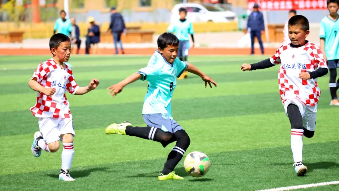 少年篮球赛场面,少年足球联赛视频