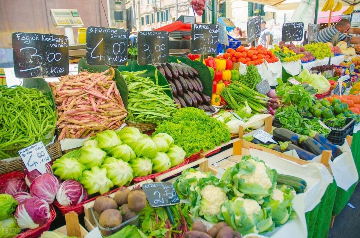 70岁老板开超市利润,开超市一年净赚300万