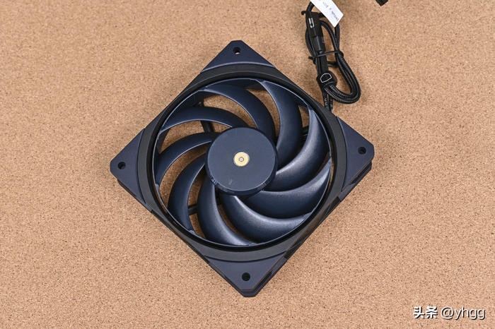 乔思伯d41meshscreen黑色款,机箱乔思伯松果d41mesh黑色版