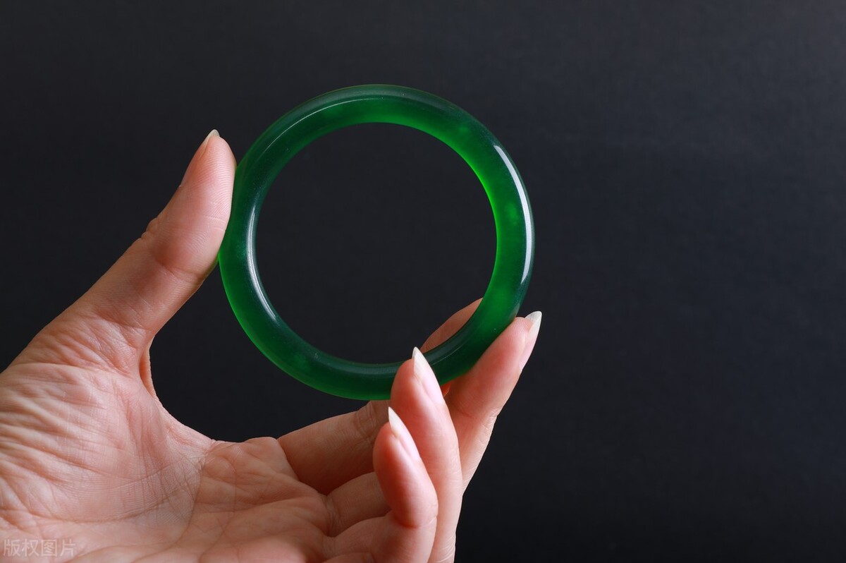 翡翠行业陷阱大揭秘 (揭秘珠宝翡翠行业内幕)