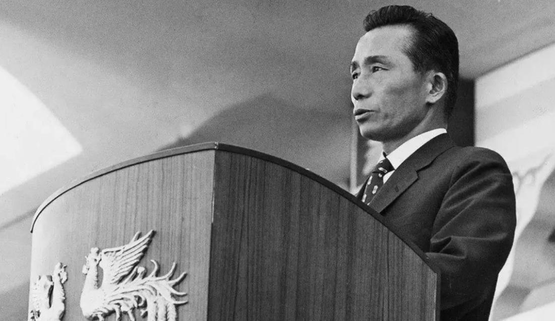 *春卖**爱国、*拍偷**成瘾、贪腐泛滥,怪像频出的韩国,究竟有多魔幻?