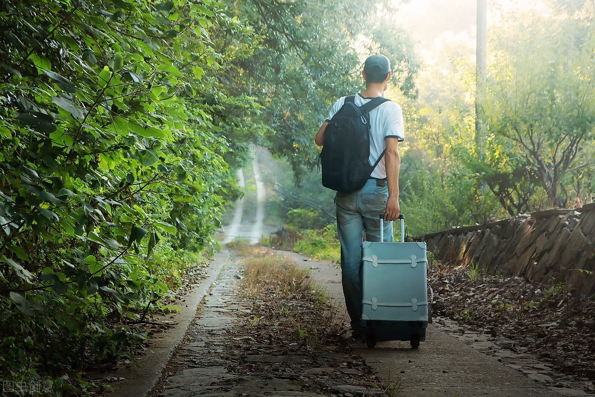 女孩从小被嫌弃10年后回家,女孩从小被嫌弃十年后回家