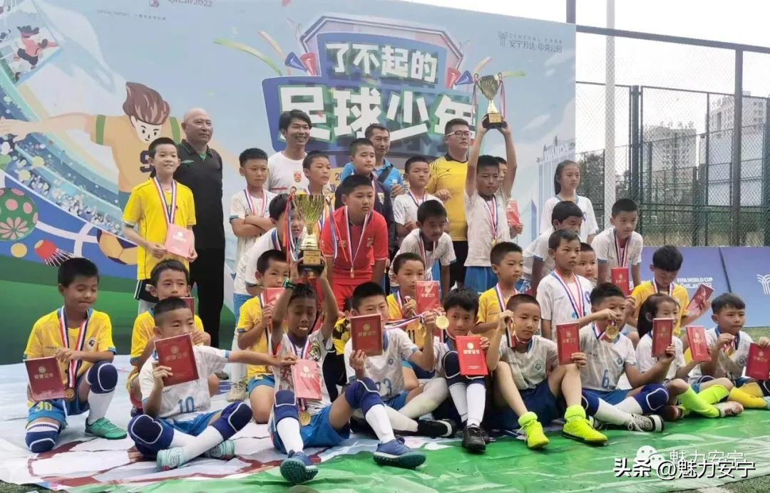 绿茵场上的那个追风少年,绿茵场上的足球少年