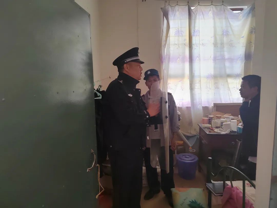 普法强基|石林风景区派出所“2+2+N”护校“安全伞”保平安