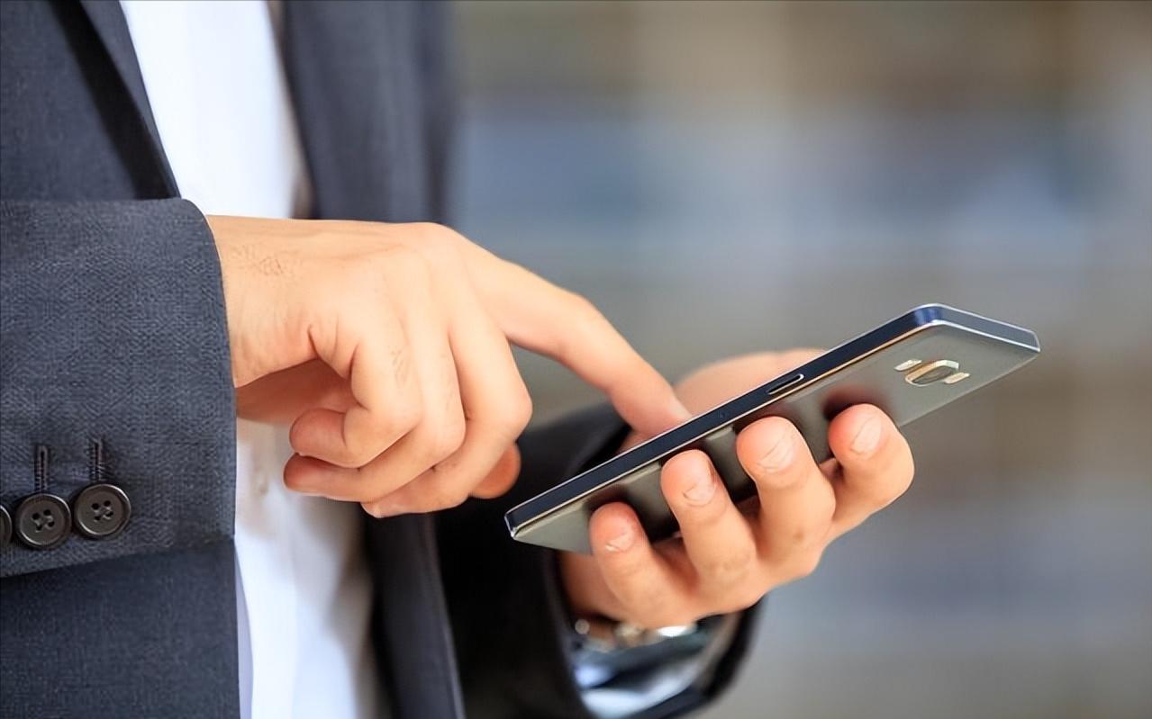 河南一女子朋友圈借钱300人打钱,女孩发300人微信借钱