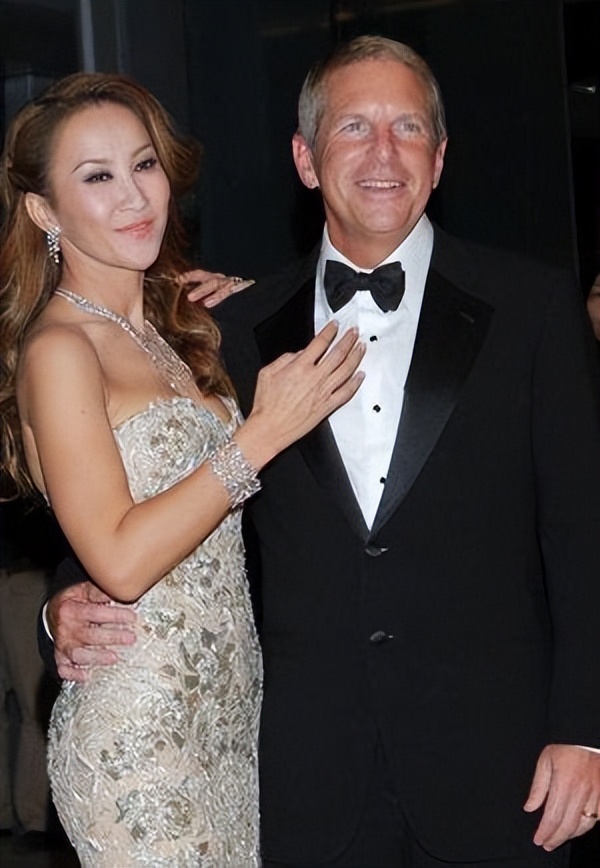 李玟参加michael杰克逊的演唱会,earthsong迈克尔杰克逊李玟