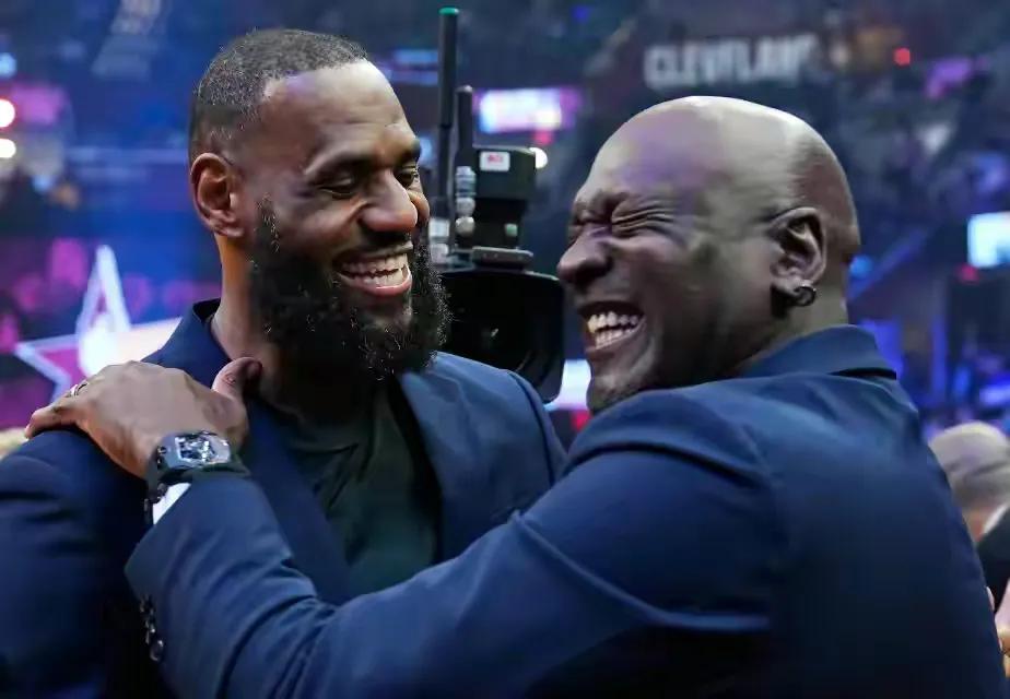 老詹连续6场高效拿下30+,老詹今日集锦活塞