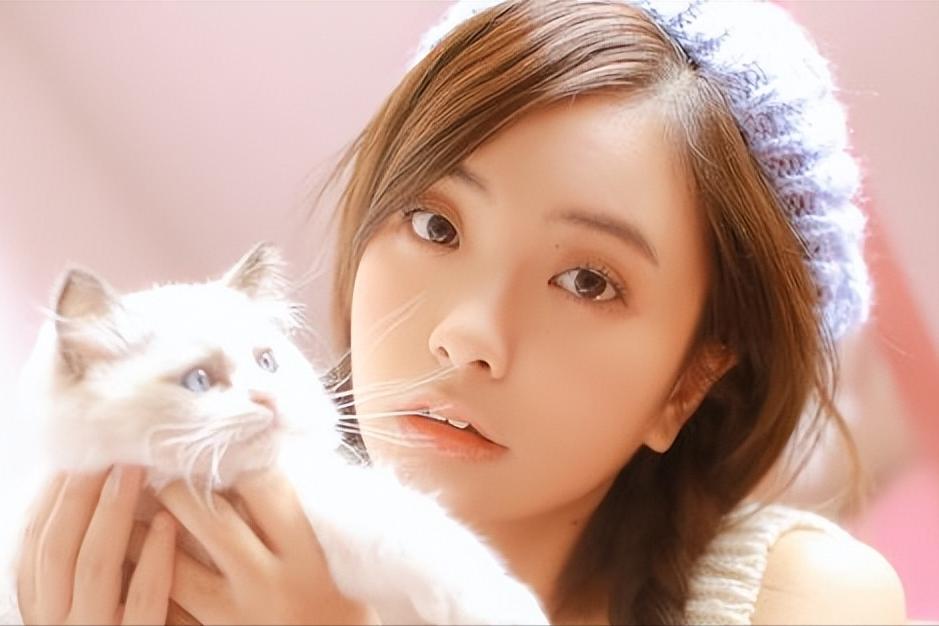 女性一直长痘痘是什么原因,下嘴唇下面长痘痘发红是怎么回事