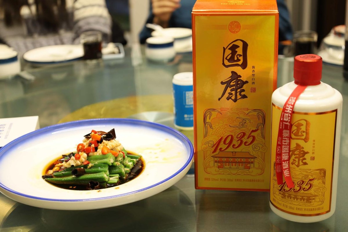 喝酒的时候为什么要干杯,为什么喝酒前要先碰一下杯子