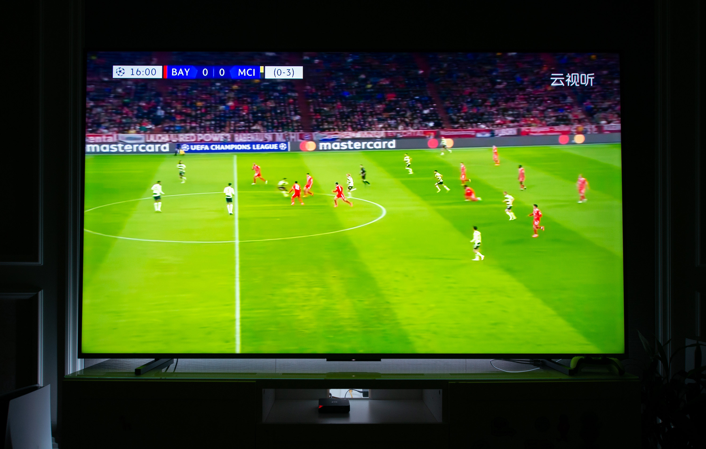 碎屏的电视机,家里电视碎屏了