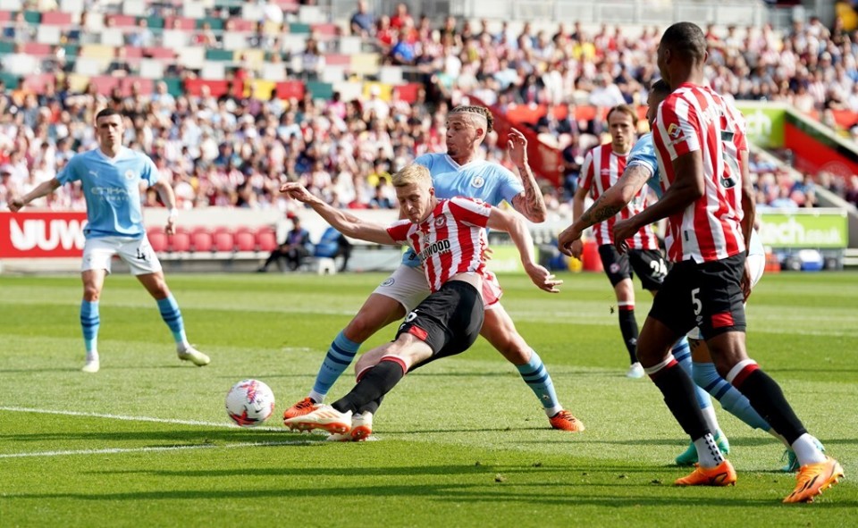 曼城三冠王之路,曼城加冕三冠王还剩两场胜仗