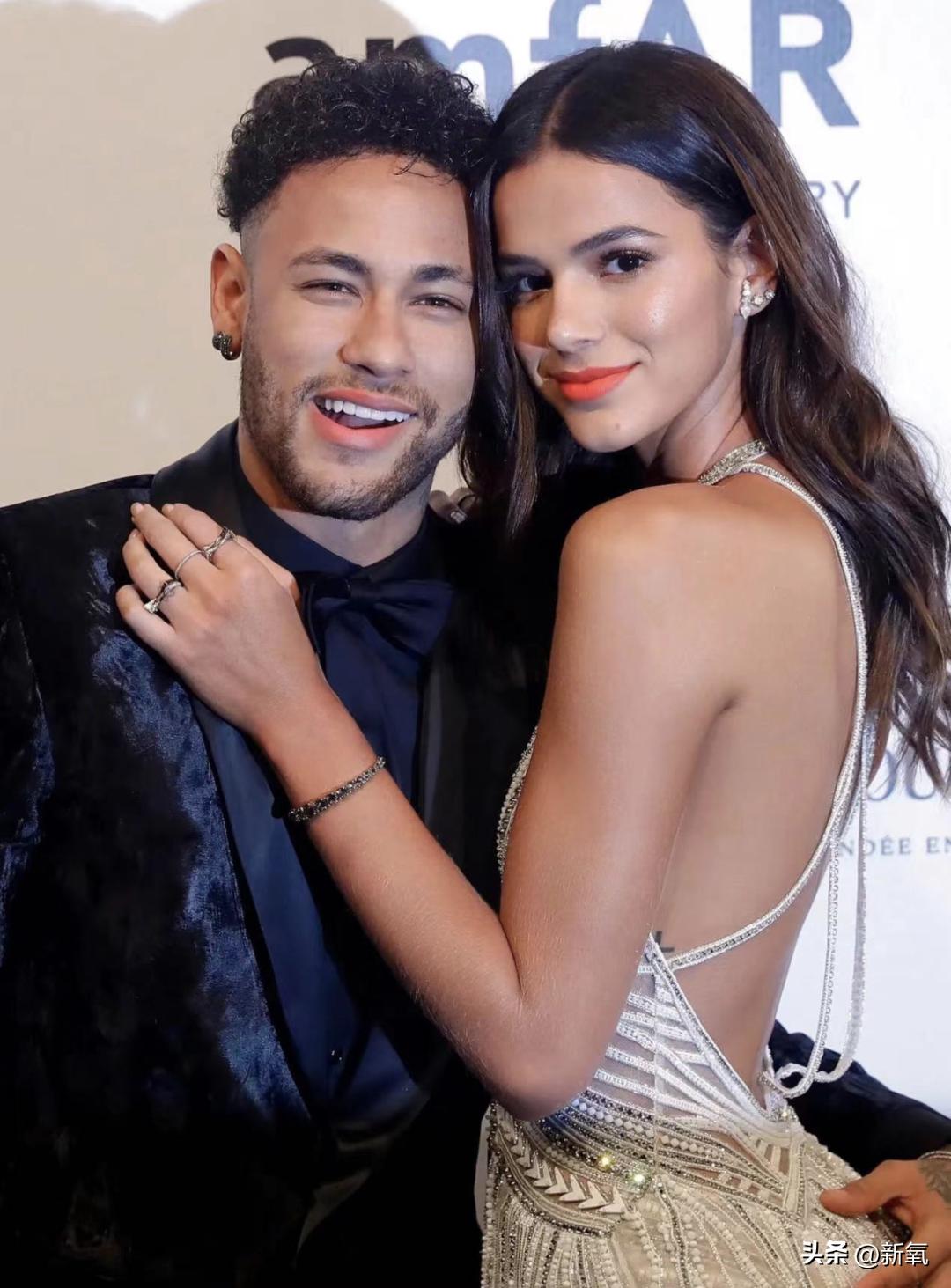 为了女粉连夜do脸染发，这新晋痞帅天花板是男菩萨吧？