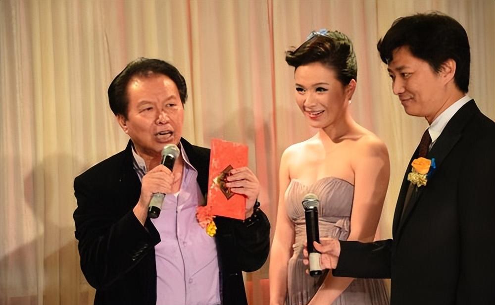 她用20盘录像带揭露和30个导演的“丑事”，退圈20年后又复出了