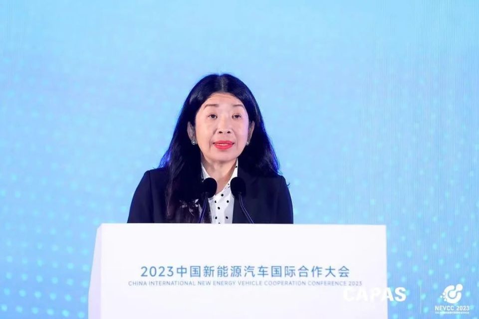 狂飙新能源,新能源汽车消费潜力持续释放