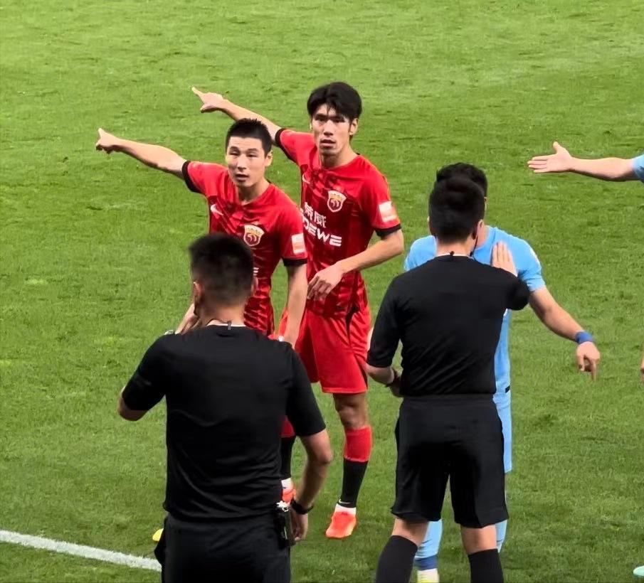 武磊赛后谈摸头杀质问张岩,武磊高光时刻中超