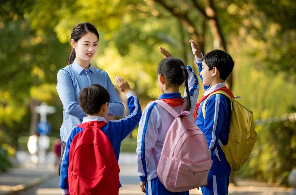 父亲个高母亲矮孩子身高怎么样,爸妈个子高孩子矮怎么办