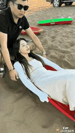 妹子穿皮裤,女生的皮裤