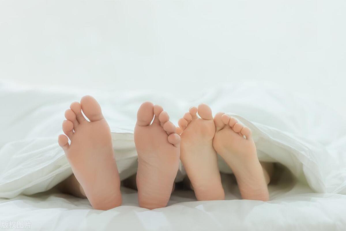 同房不是打仗，别过火，女性同房后出现这4种不适，当心疾病来临