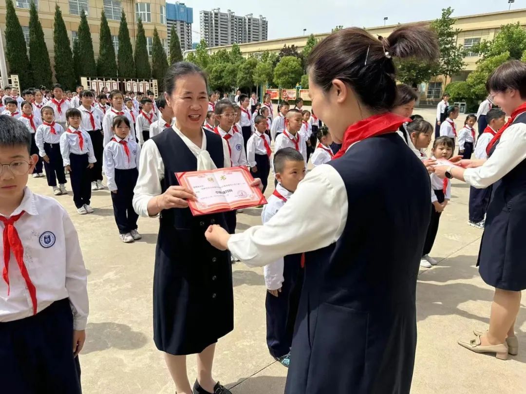 学习二十大争做好队员——盐湖区舜帝复旦示范小学少先队员分批入队仪式