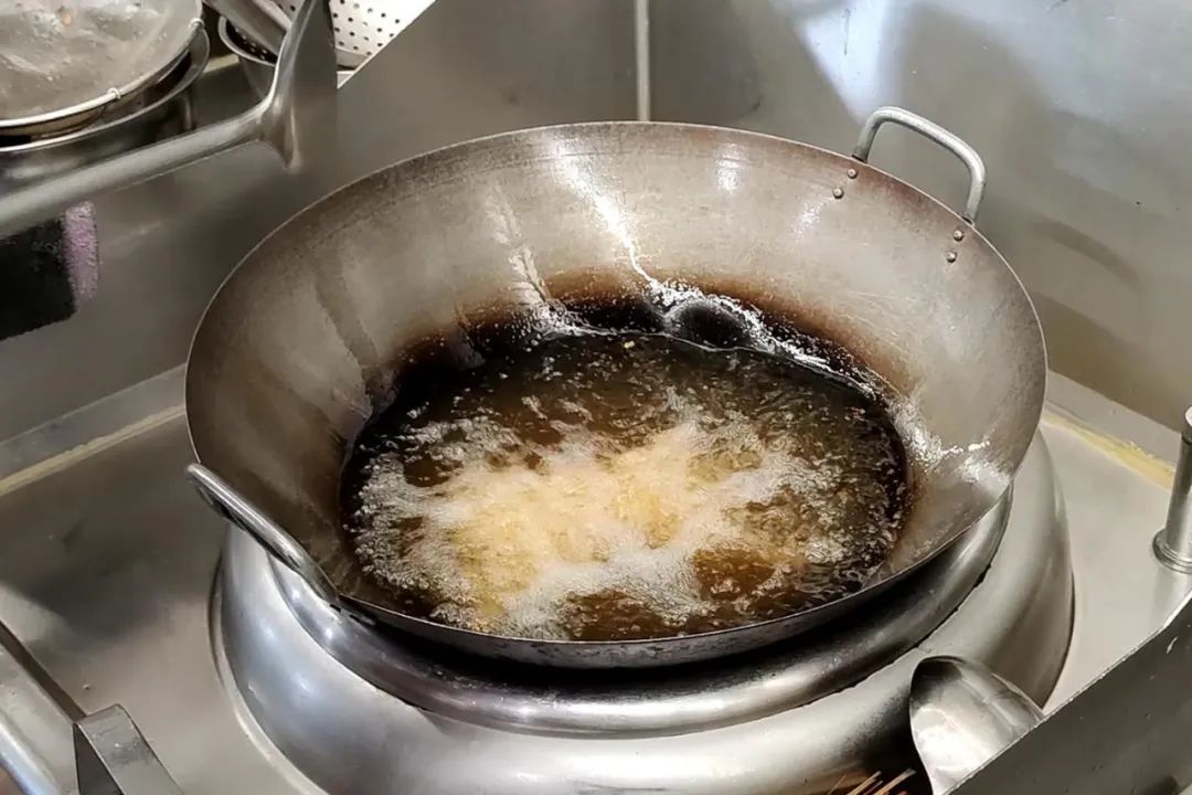 为什么厨房的水龙头要一直开着呢,后厨不关水龙头