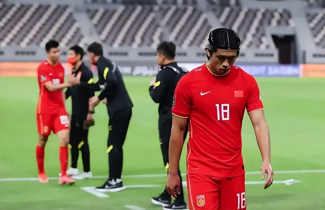 国脚深夜回击“网络喷子”，究竟是硬气还是不硬气？