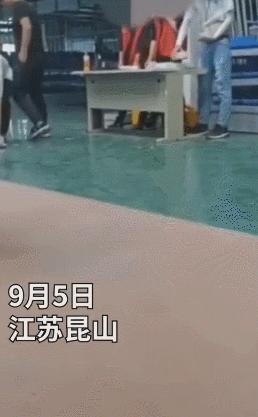 北京街头令人愤怒的一幕新闻,街头发生令人气愤的一幕