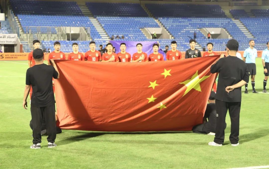 中国男足1比2负于乌兹别克斯坦,亚洲中国男足近期比赛情况