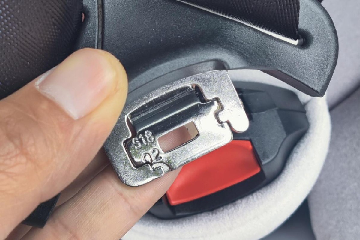 二胎两个孩子如何装安全座椅,怎样挑选儿童汽车安全座椅呢