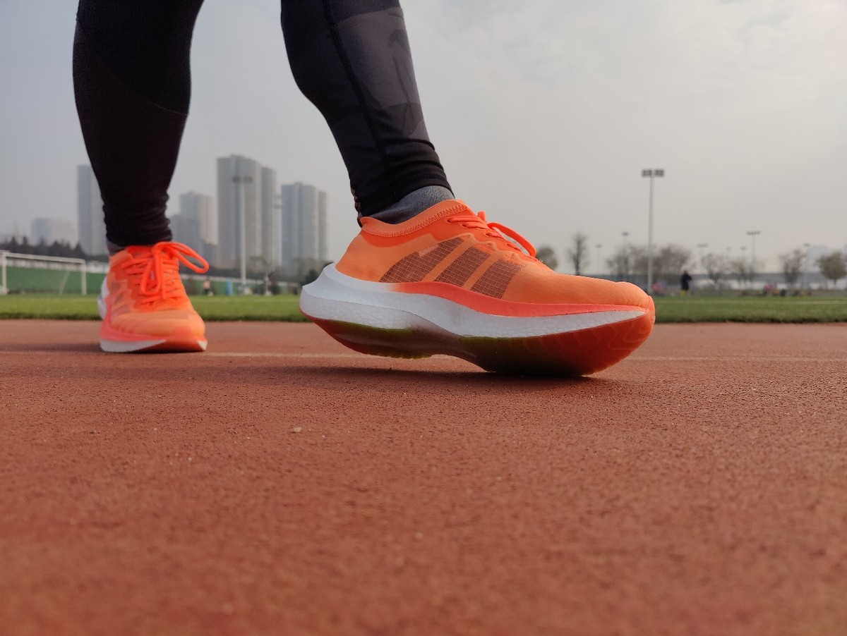 咕咚逐日碳板跑鞋,咕咚跑鞋造风者