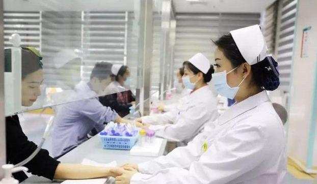 00后女孩靠自己挣钱,00后女生努力赚钱