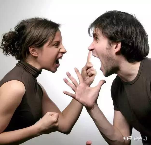 情侣之间吵架时应该怎样正确解决,情侣之间老是吵架怎么办视频