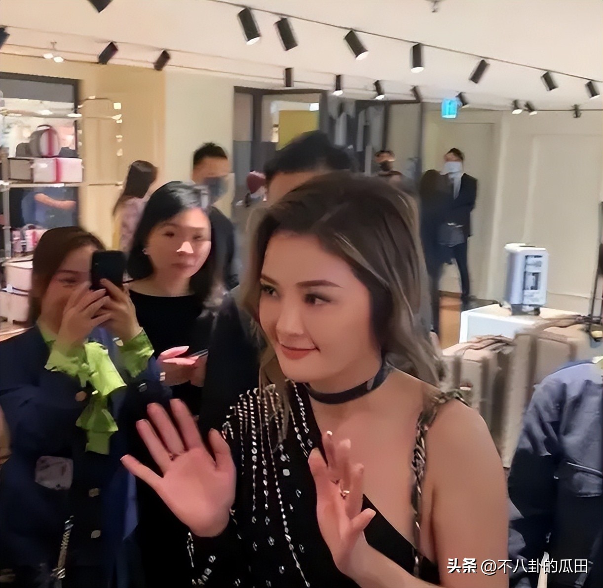 新增6个瓜：男星陪睡男大佬、钟丽缇陷离婚风波，都太离谱了