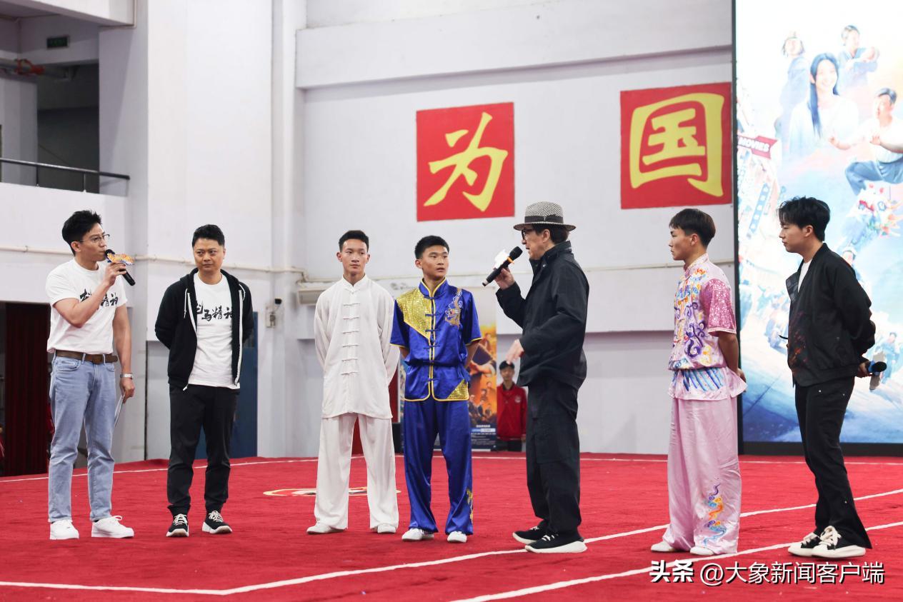 携《龙马精神》,成龙与河南功夫小子一起“壮志豪情”