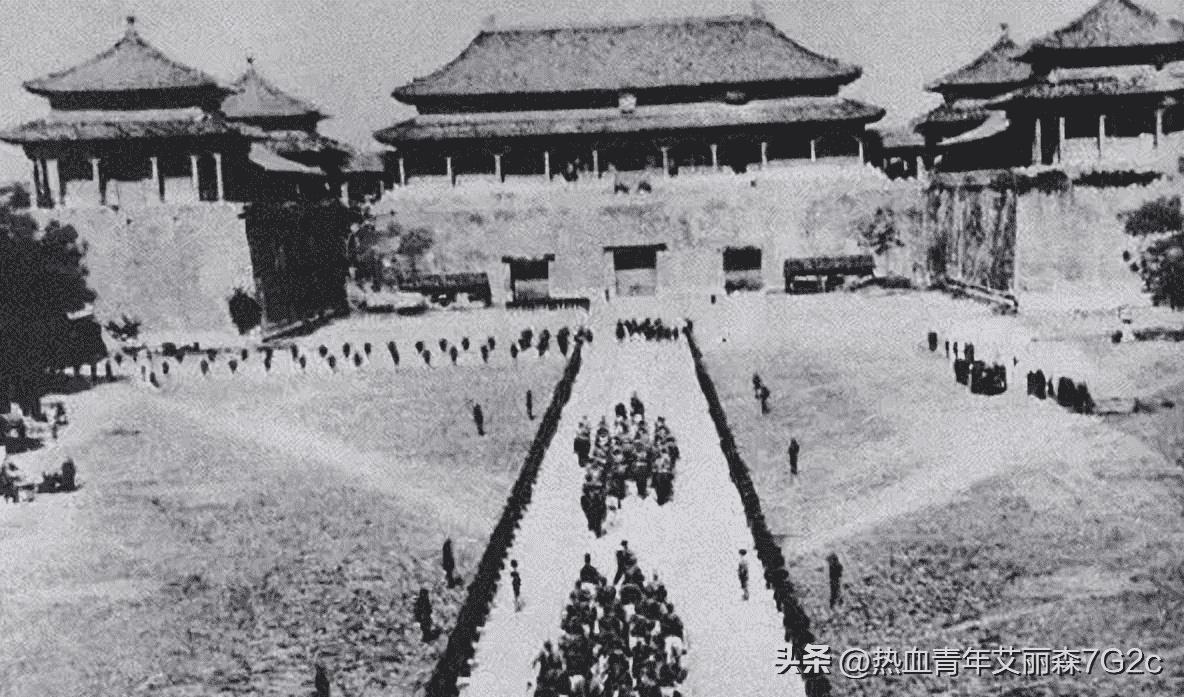 德军屠杀犹太女人的真实影像,纳粹集中营屠杀女性暴行案