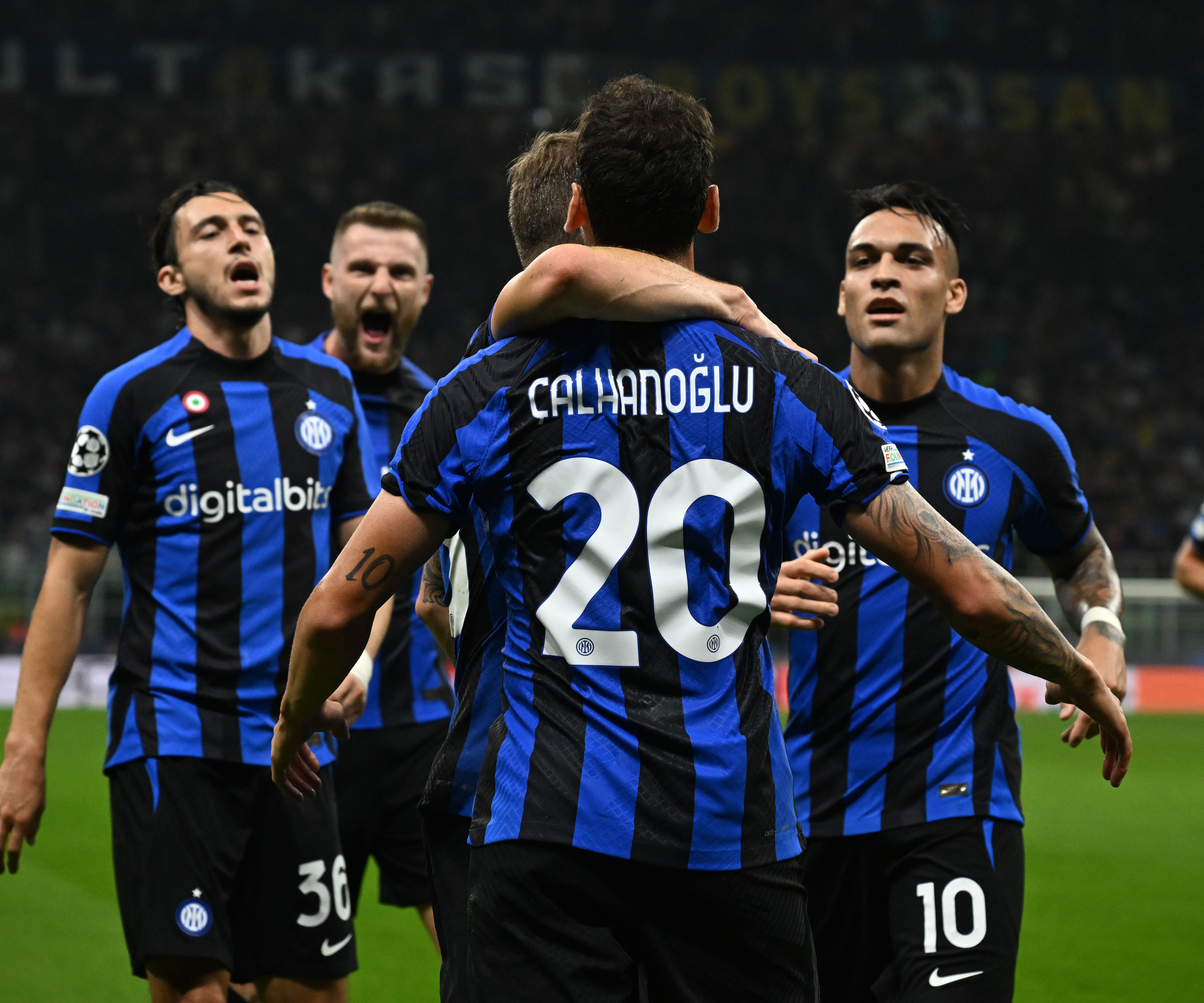 足球是圆的后续,足球是圆的纪录片