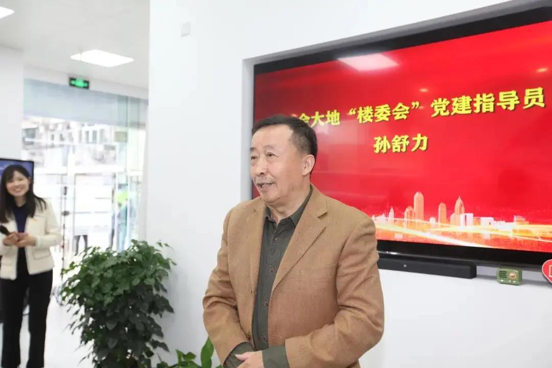 这栋商务大厦最近火了,竟然是因为“福利”太多?