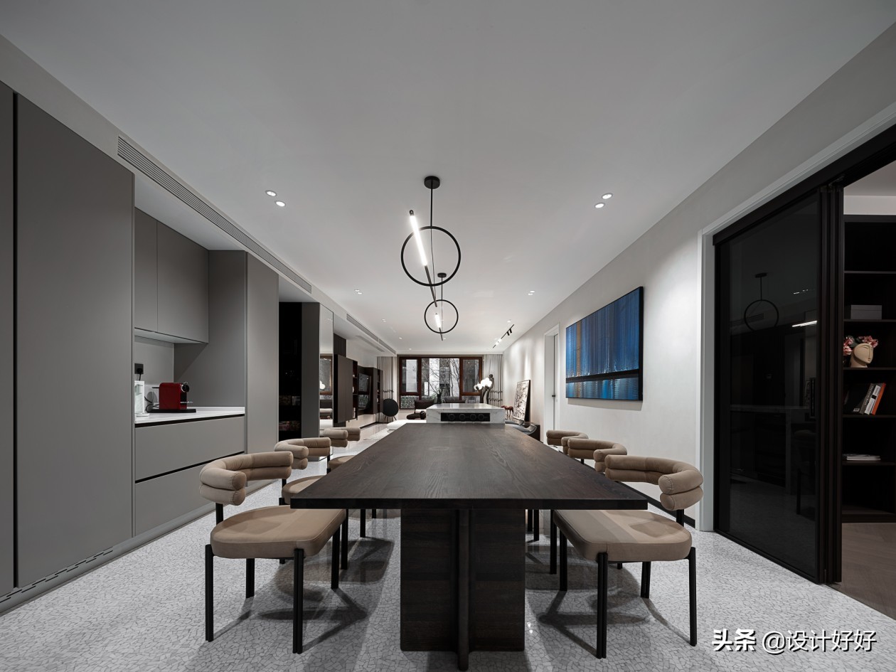 灰色地砖配什么颜色的门比较好看,灰色地砖配什么颜色门和踢脚线