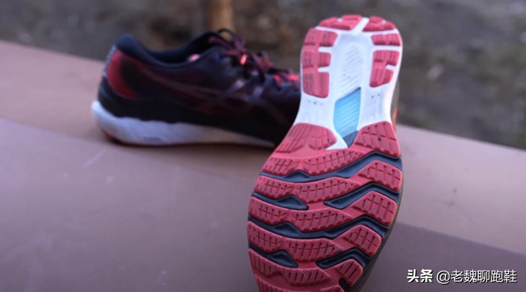 比较耐穿好看的慢跑鞋,穿一年的鞋推荐