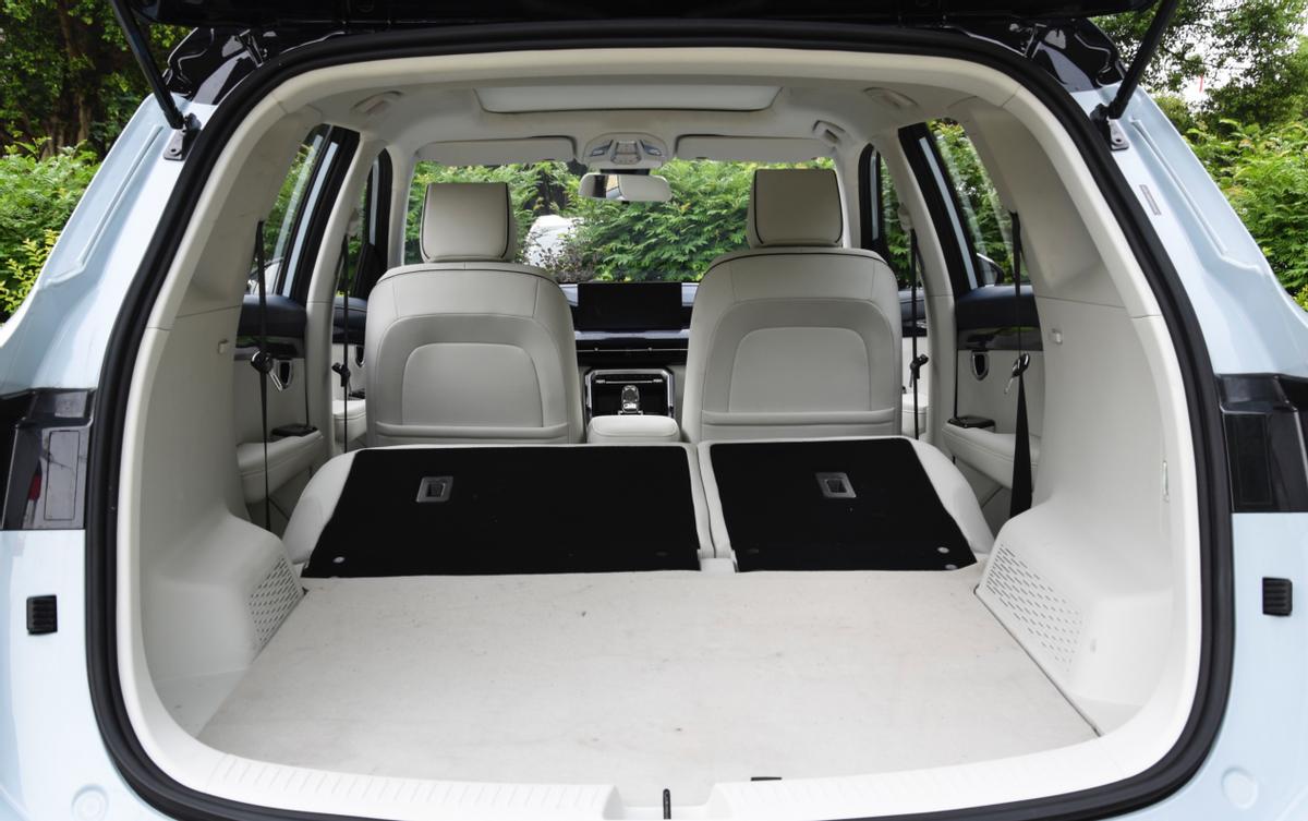 现代胜达和现代ix25哪个好,现代ix25公认最新款suv