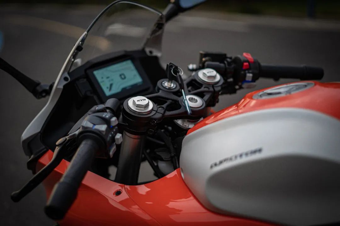 qjmotor赛250细节展示,qjmotor赛250值得买吗